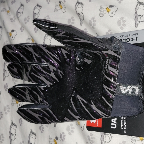 Under Armour Football Gloves - Picture 3 of 4